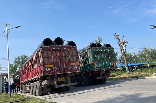 <strong>润硕管业4月29日安排两辆货车装满PE管发往徐州铜山</strong>